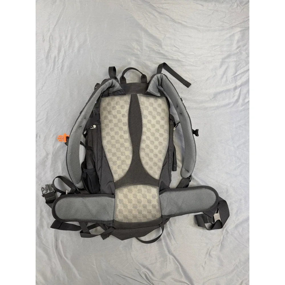 REI Lookout 40L Backpack Black Hiking Camping Technical Internal Frame Daypack